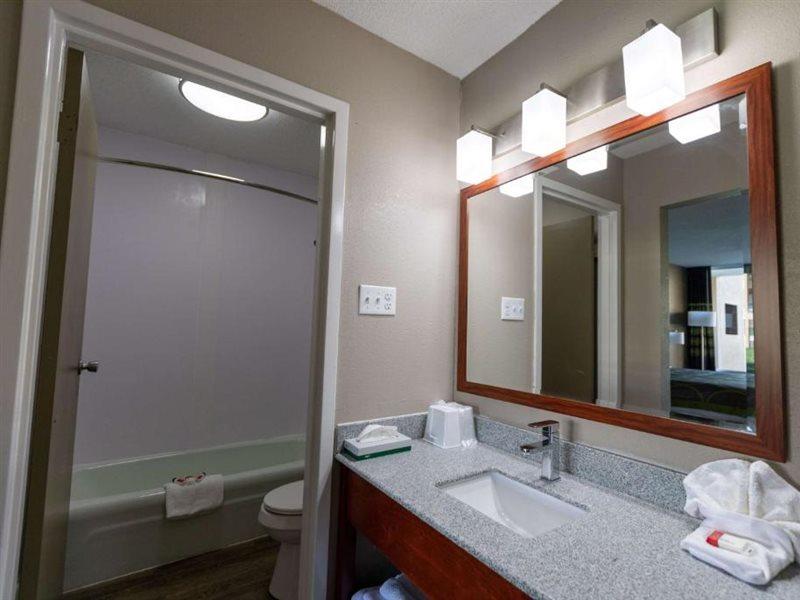 Super 8 By Wyndham Goldsboro Motel Ngoại thất bức ảnh