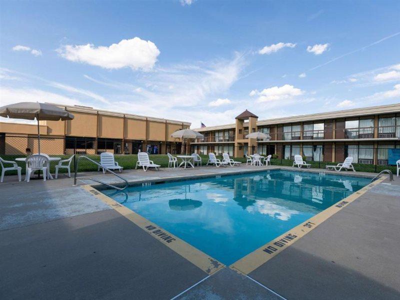 Super 8 By Wyndham Goldsboro Motel Ngoại thất bức ảnh