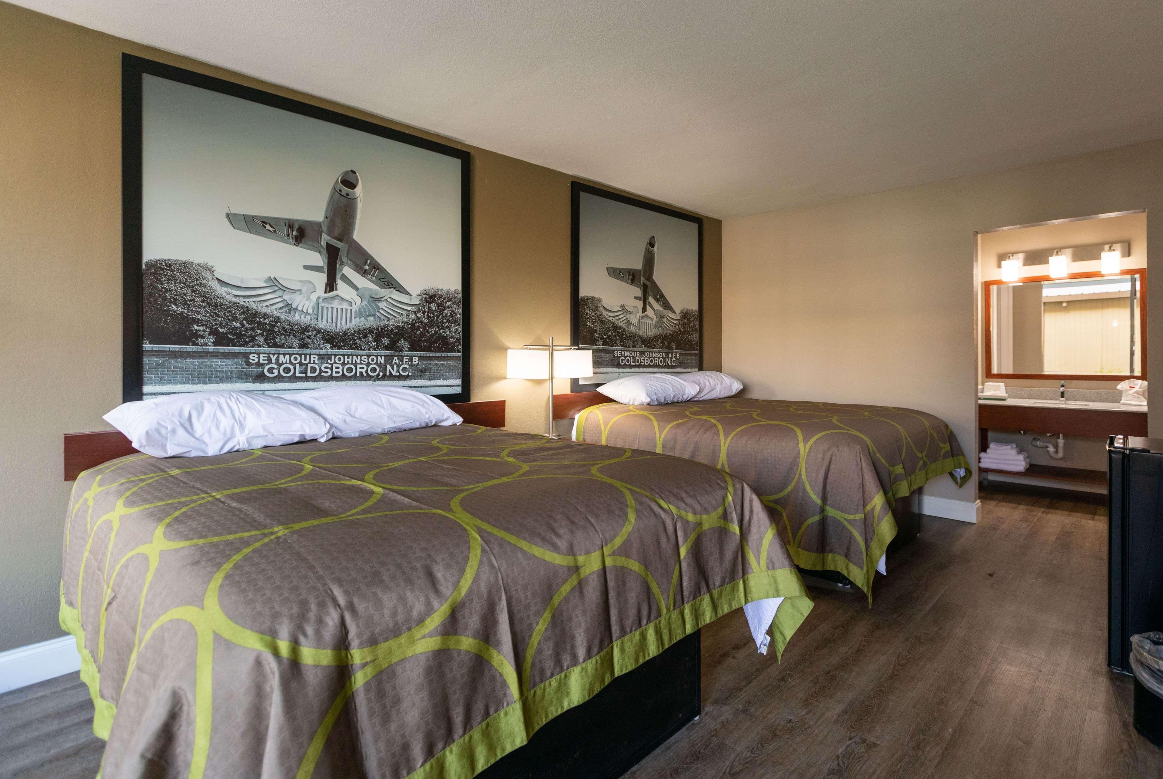 Super 8 By Wyndham Goldsboro Motel Ngoại thất bức ảnh