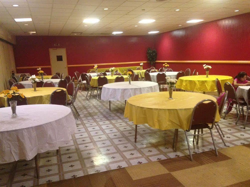 Super 8 By Wyndham Goldsboro Motel Ngoại thất bức ảnh
