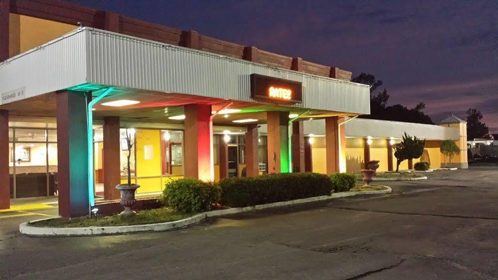 Super 8 By Wyndham Goldsboro Motel Ngoại thất bức ảnh