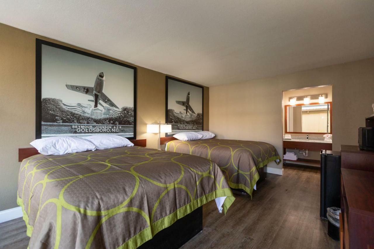 Super 8 By Wyndham Goldsboro Motel Ngoại thất bức ảnh