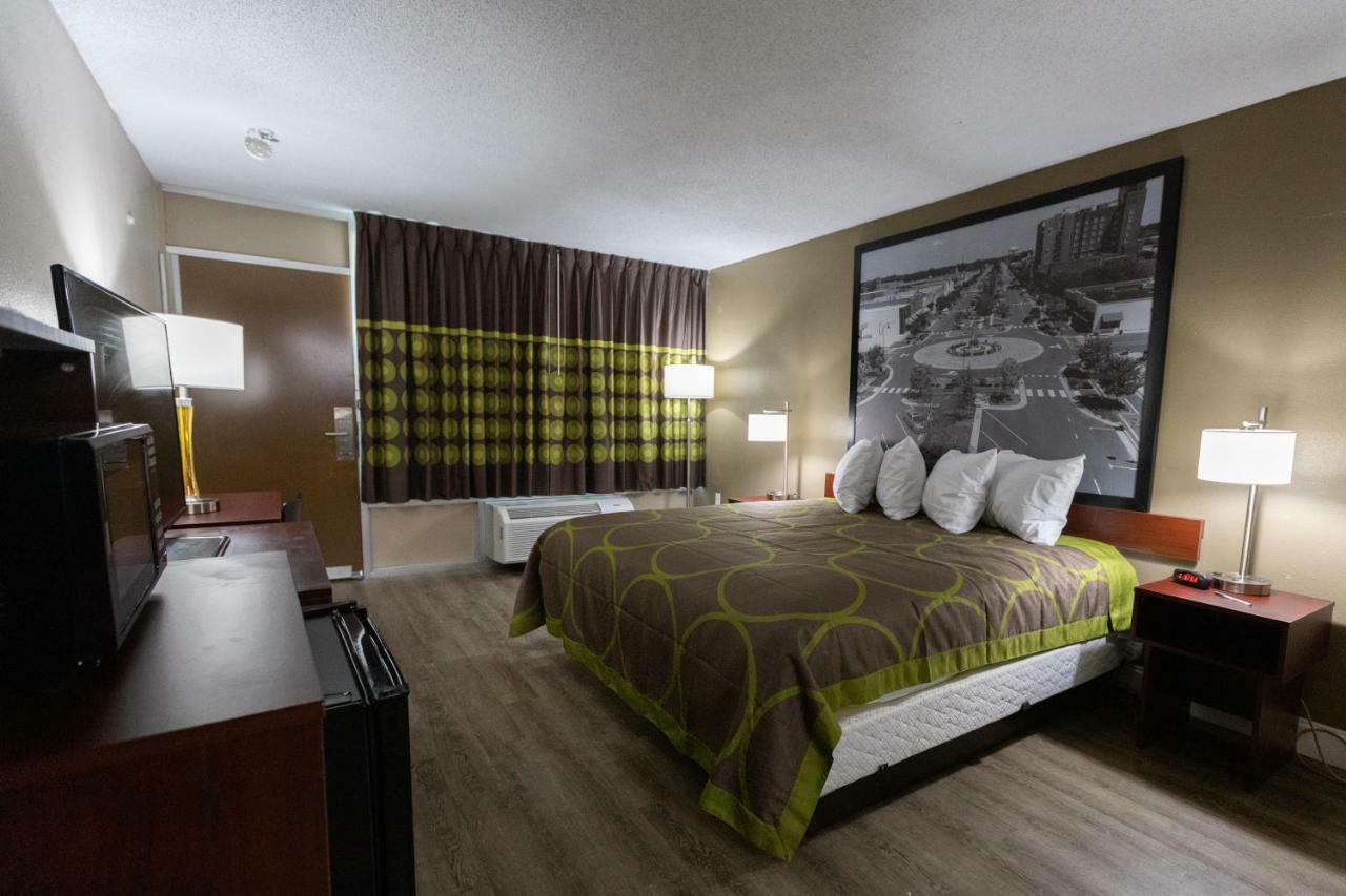 Super 8 By Wyndham Goldsboro Motel Ngoại thất bức ảnh