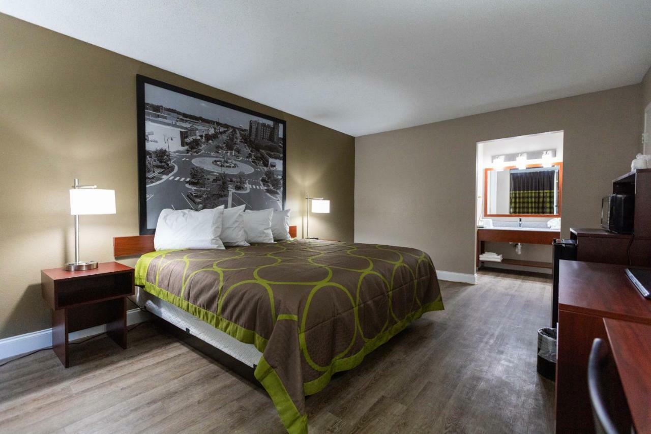Super 8 By Wyndham Goldsboro Motel Ngoại thất bức ảnh
