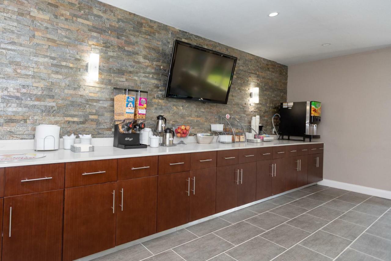 Super 8 By Wyndham Goldsboro Motel Ngoại thất bức ảnh