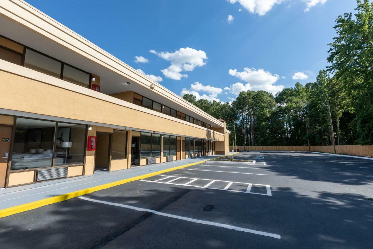 Super 8 By Wyndham Goldsboro Motel Ngoại thất bức ảnh