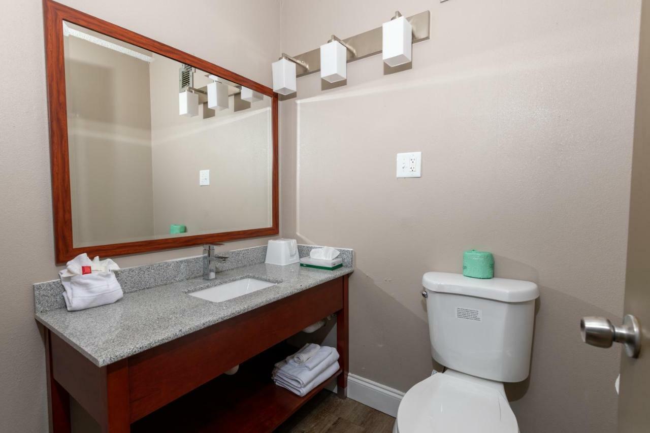 Super 8 By Wyndham Goldsboro Motel Ngoại thất bức ảnh