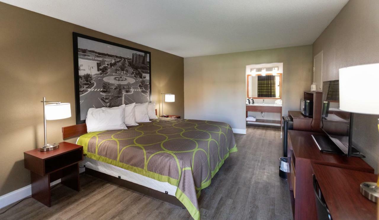 Super 8 By Wyndham Goldsboro Motel Ngoại thất bức ảnh