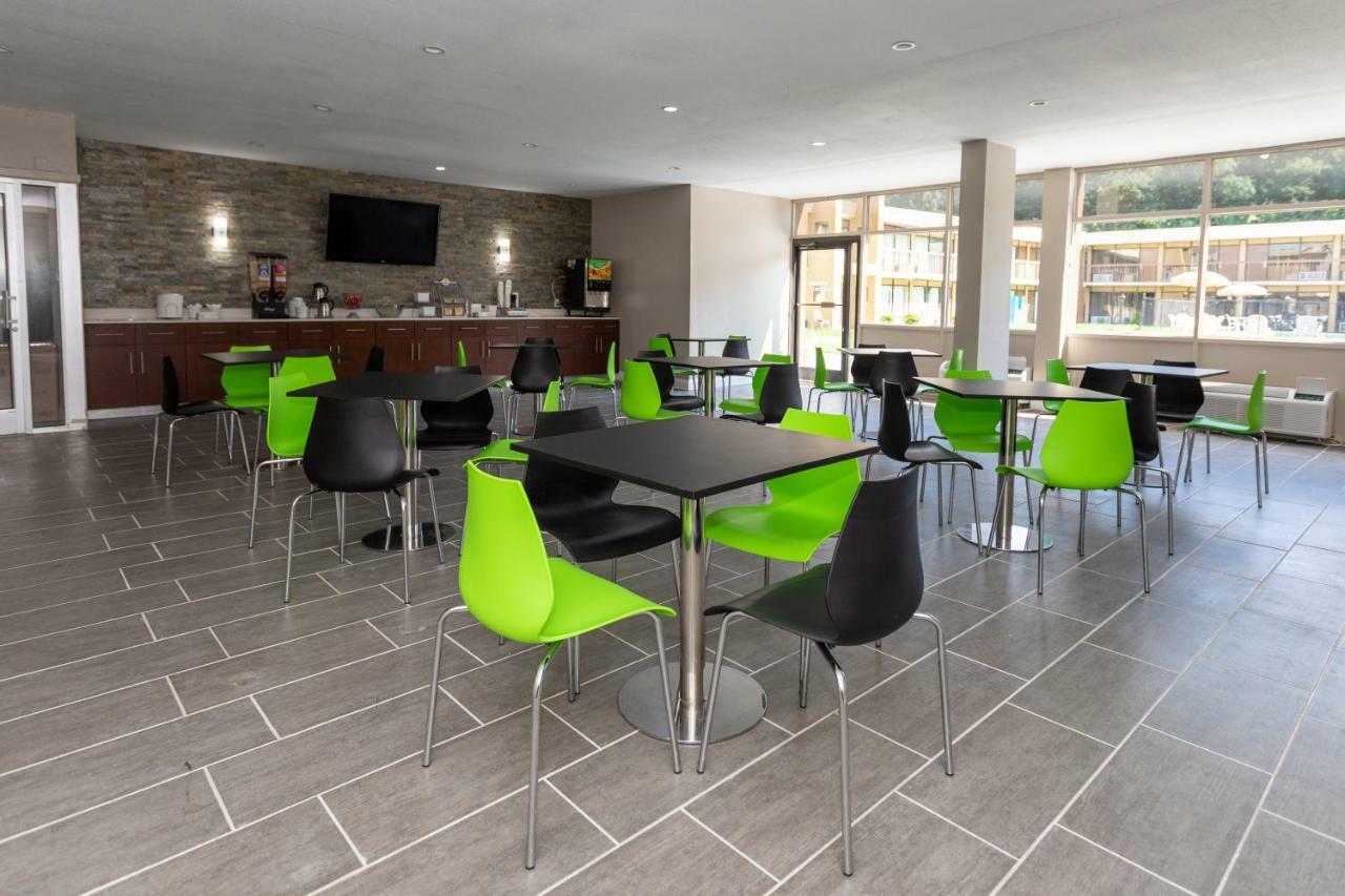 Super 8 By Wyndham Goldsboro Motel Ngoại thất bức ảnh