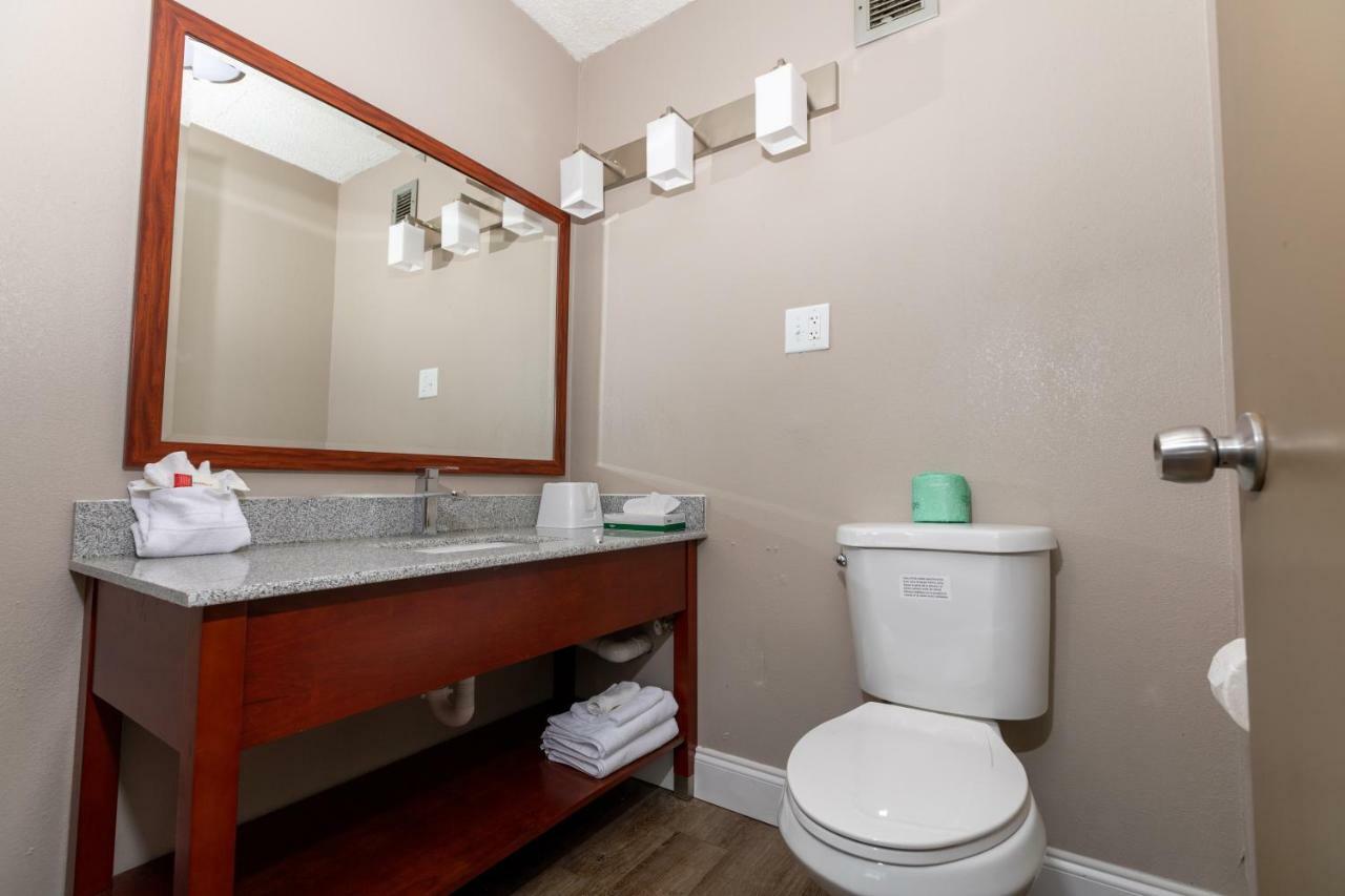 Super 8 By Wyndham Goldsboro Motel Ngoại thất bức ảnh