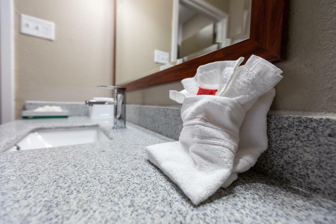 Super 8 By Wyndham Goldsboro Motel Ngoại thất bức ảnh
